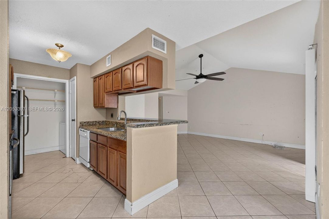 For Sale: $224,900 (2 beds, 2 baths, 1200 Square Feet)