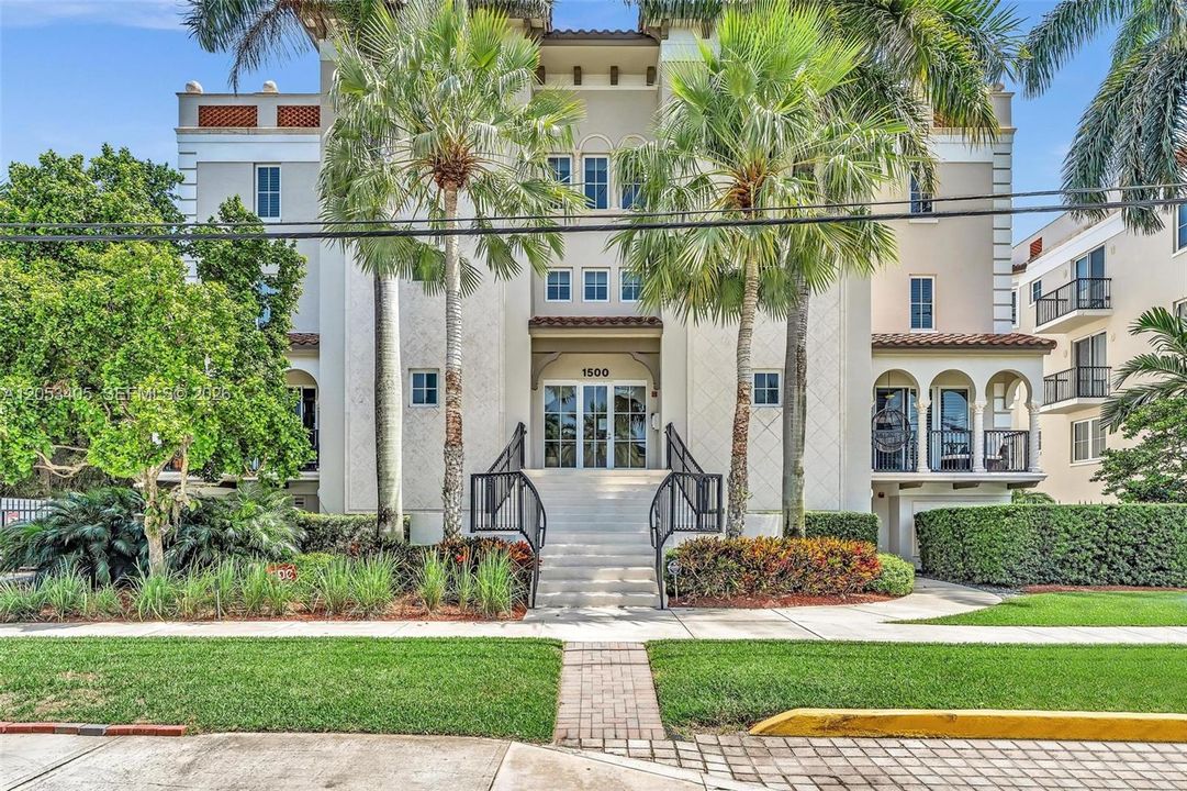 For Sale: $1,500,000 (3 beds, 3 baths, 2288 Square Feet)
