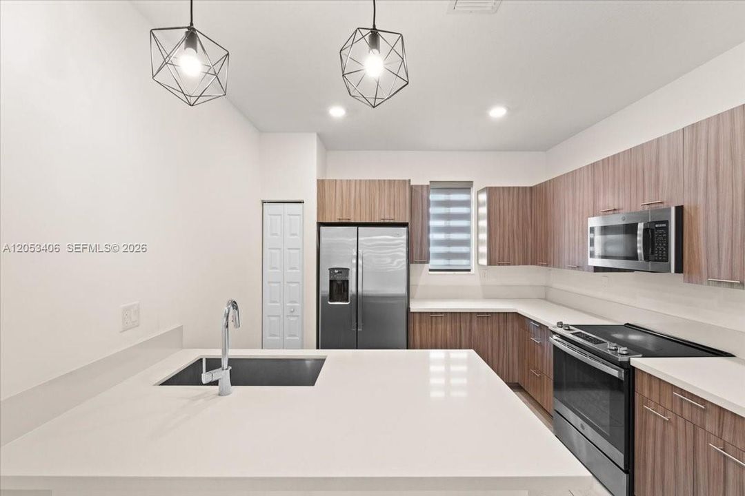For Rent: $4,500 (3 beds, 2 baths, 1929 Square Feet)