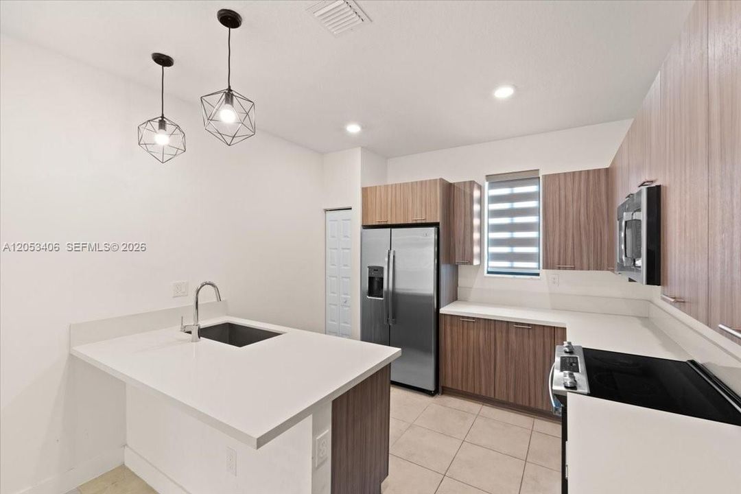 For Rent: $4,500 (3 beds, 2 baths, 1929 Square Feet)