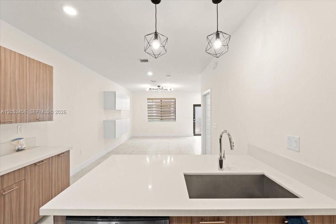 For Rent: $4,500 (3 beds, 2 baths, 1929 Square Feet)