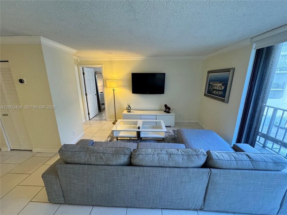 В аренду: $2,500 (1 спален, 1 ванн, 825 Квадратных фут)