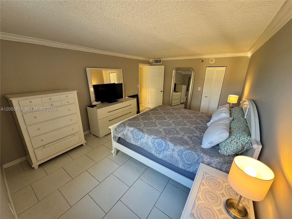 В аренду: $2,500 (1 спален, 1 ванн, 825 Квадратных фут)