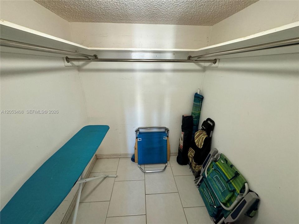 В аренду: $2,500 (1 спален, 1 ванн, 825 Квадратных фут)