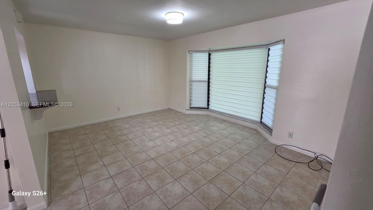 For Rent: $3,000 (3 beds, 2 baths, 3504 Square Feet)