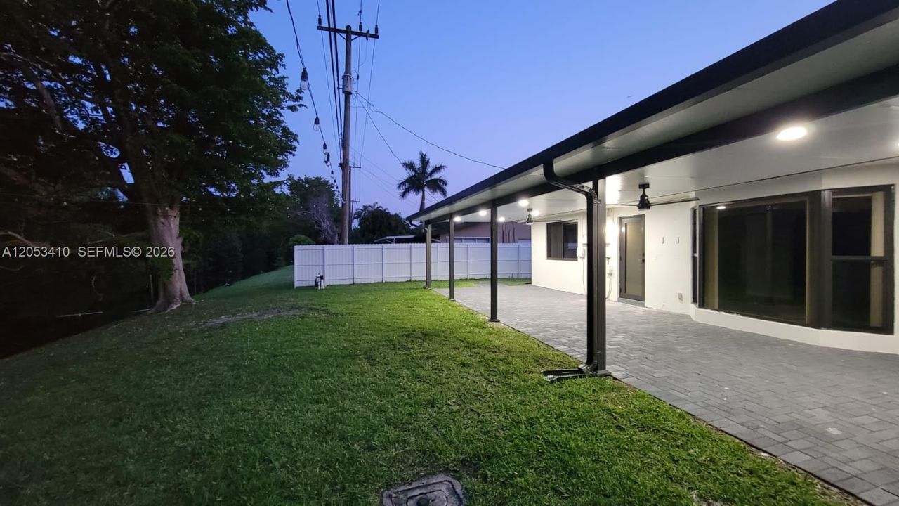 For Rent: $3,000 (3 beds, 2 baths, 3504 Square Feet)
