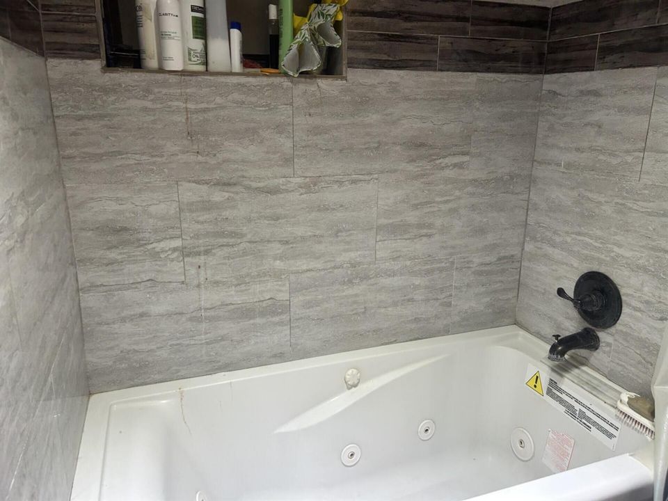 Jets bath tub