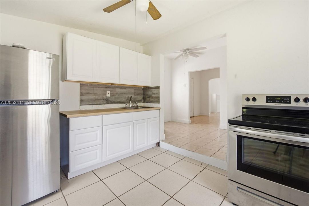 For Rent: $1,850 (2 beds, 1 baths, 1044 Square Feet)