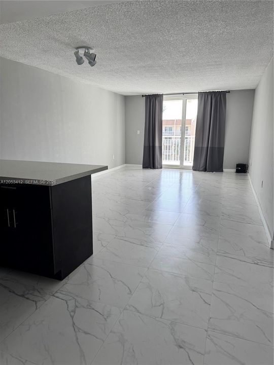 В аренду: $1,850 (1 спален, 1 ванн, 870 Квадратных фут)