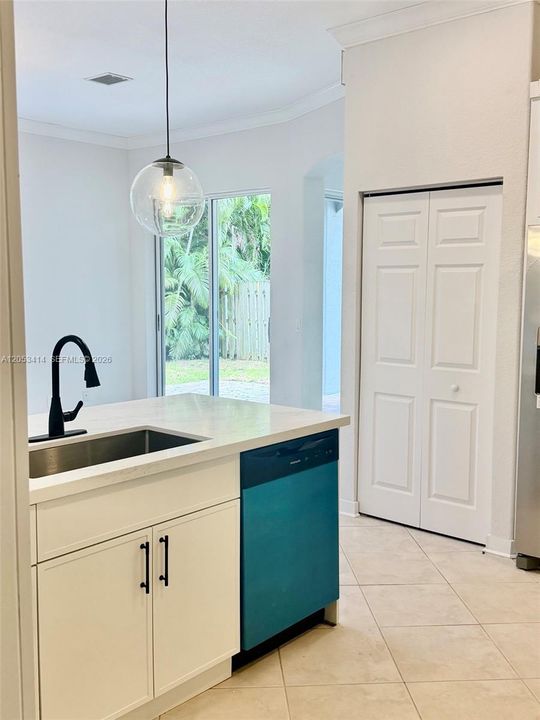 For Rent: $4,800 (3 beds, 2 baths, 2162 Square Feet)