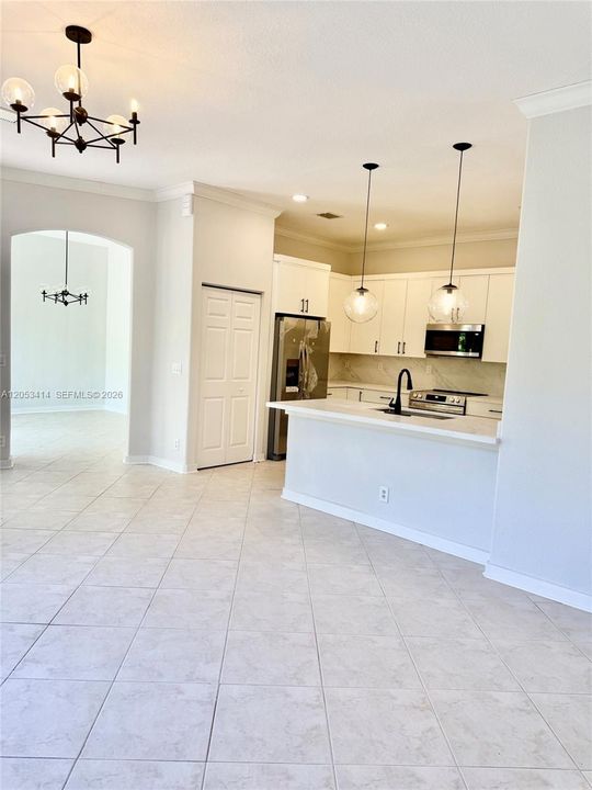 For Rent: $4,800 (3 beds, 2 baths, 2162 Square Feet)
