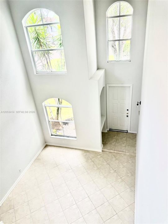 For Rent: $4,800 (3 beds, 2 baths, 2162 Square Feet)