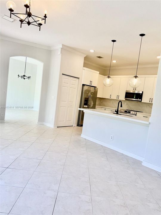 For Rent: $4,800 (3 beds, 2 baths, 2162 Square Feet)