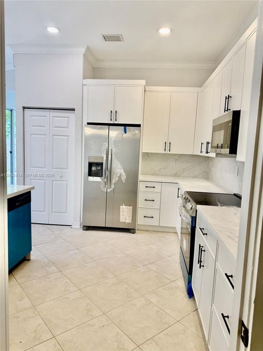 For Rent: $4,800 (3 beds, 2 baths, 2162 Square Feet)