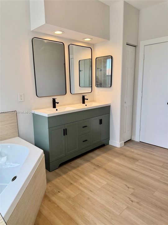 For Rent: $4,800 (3 beds, 2 baths, 2162 Square Feet)