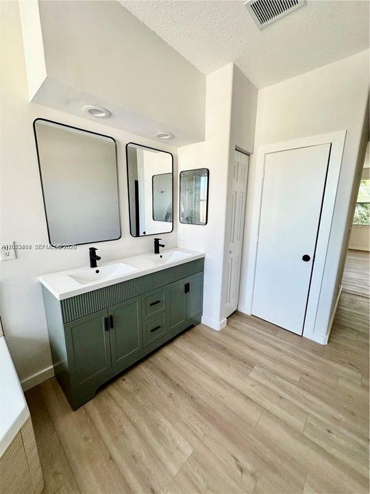 For Rent: $4,800 (3 beds, 2 baths, 2162 Square Feet)