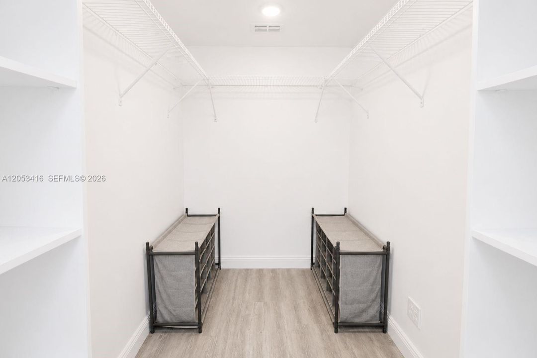 For Rent: $2,000 (2 beds, 2 baths, 735 Square Feet)