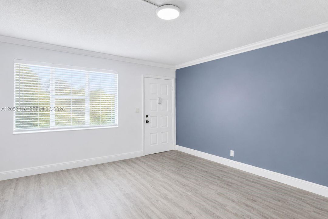 For Rent: $2,000 (2 beds, 2 baths, 735 Square Feet)