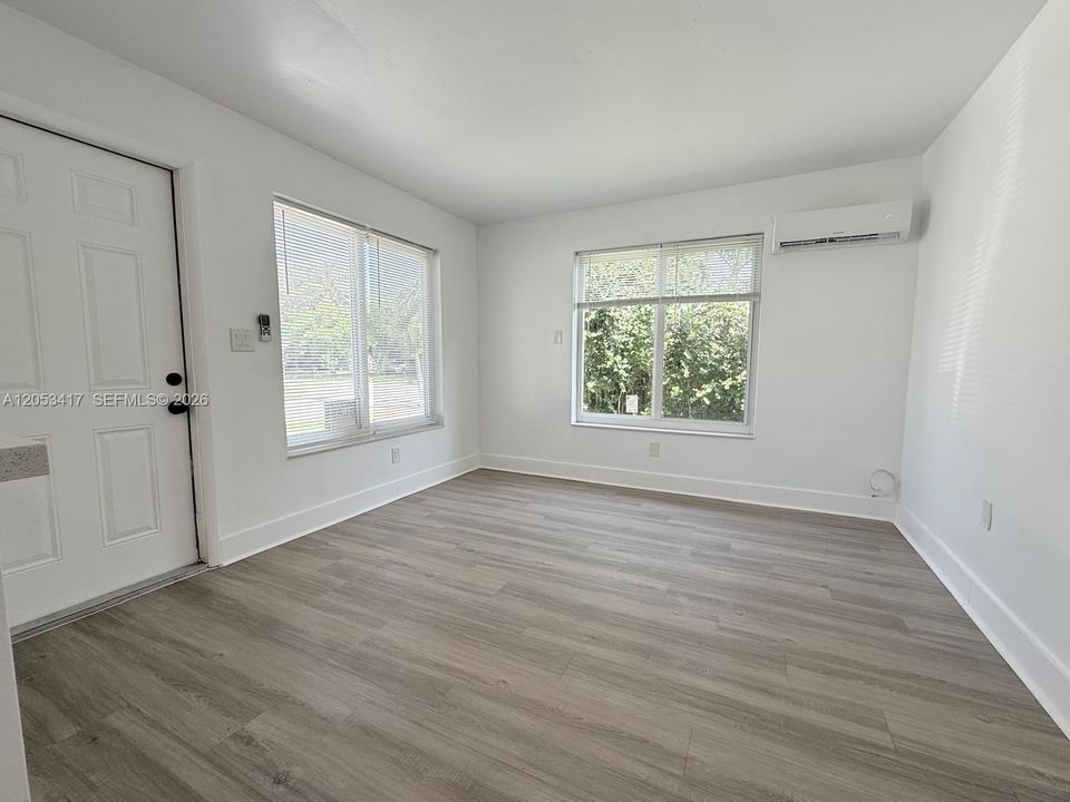 В аренду: $1,850 (1 спален, 1 ванн, 1604 Квадратных фут)