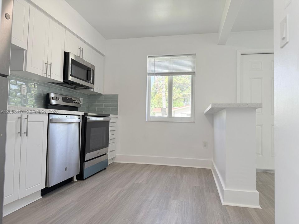 В аренду: $1,850 (1 спален, 1 ванн, 1604 Квадратных фут)