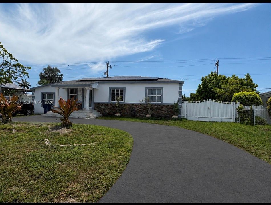 For Rent: $4,000 (3 beds, 2 baths, 1839 Square Feet)