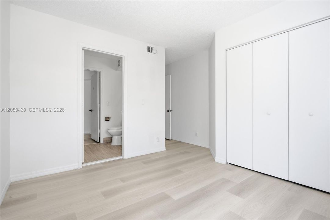 В аренду: $3,350 (3 спален, 2 ванн, 1469 Квадратных фут)