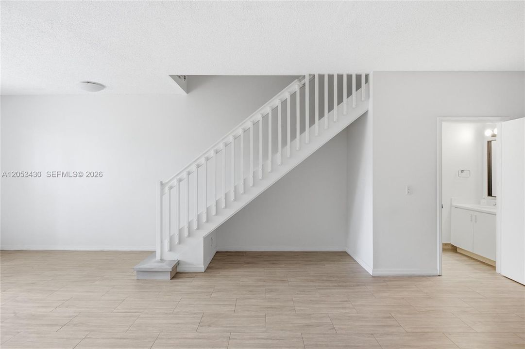 В аренду: $3,350 (3 спален, 2 ванн, 1469 Квадратных фут)