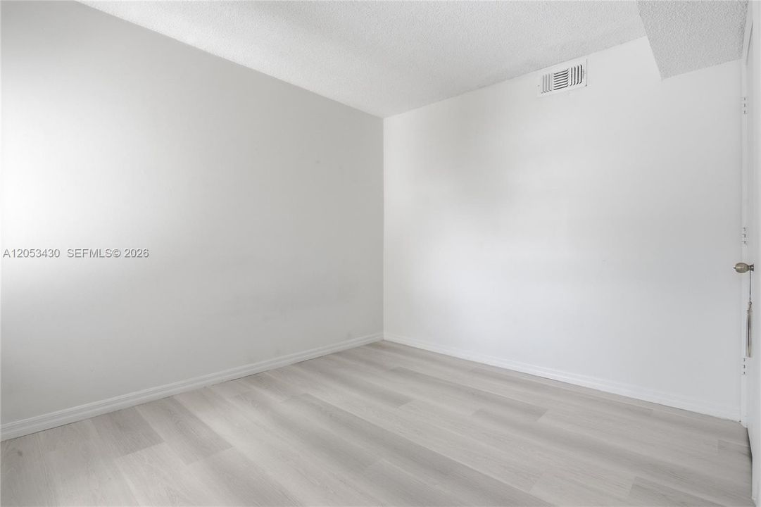 В аренду: $3,350 (3 спален, 2 ванн, 1469 Квадратных фут)