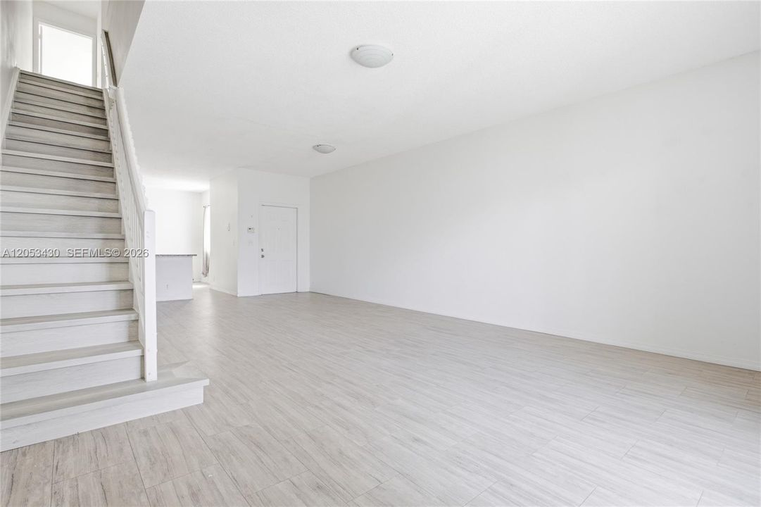 В аренду: $3,350 (3 спален, 2 ванн, 1469 Квадратных фут)