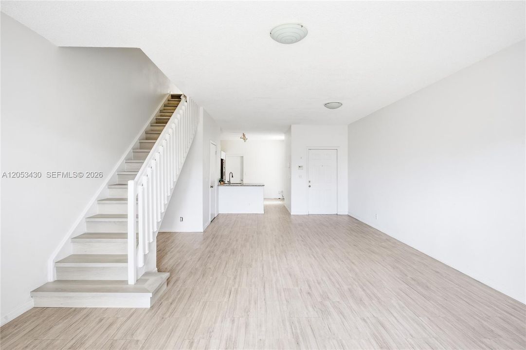 В аренду: $3,350 (3 спален, 2 ванн, 1469 Квадратных фут)