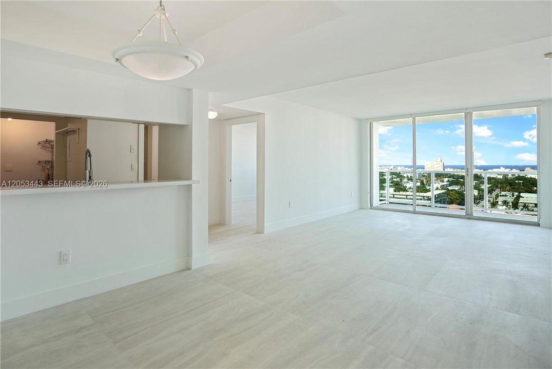 For Sale: $900,000 (2 beds, 2 baths, 1078 Square Feet)