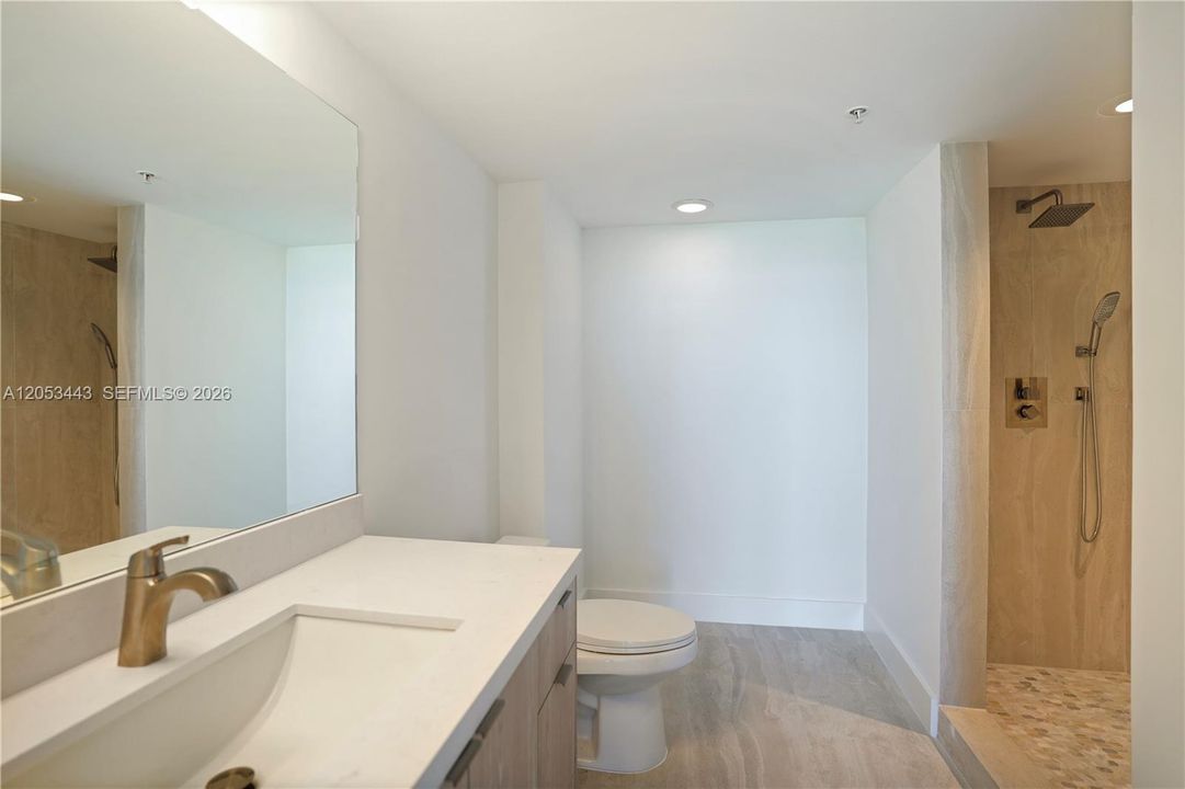 For Sale: $900,000 (2 beds, 2 baths, 1078 Square Feet)