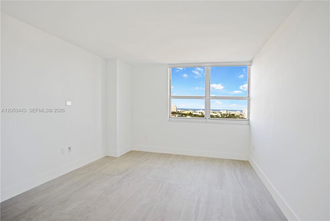 For Sale: $900,000 (2 beds, 2 baths, 1078 Square Feet)