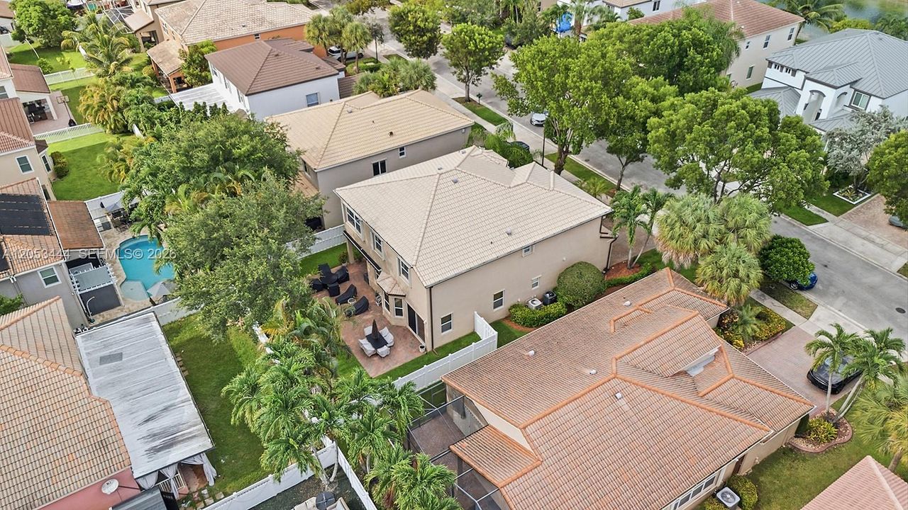 En Venta: $865,000 (4 camas, 2 baños, 3184 Pies cuadrados)