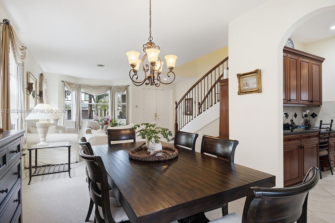 En Venta: $865,000 (4 camas, 2 baños, 3184 Pies cuadrados)