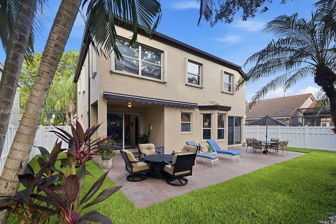 En Venta: $865,000 (4 camas, 2 baños, 3184 Pies cuadrados)