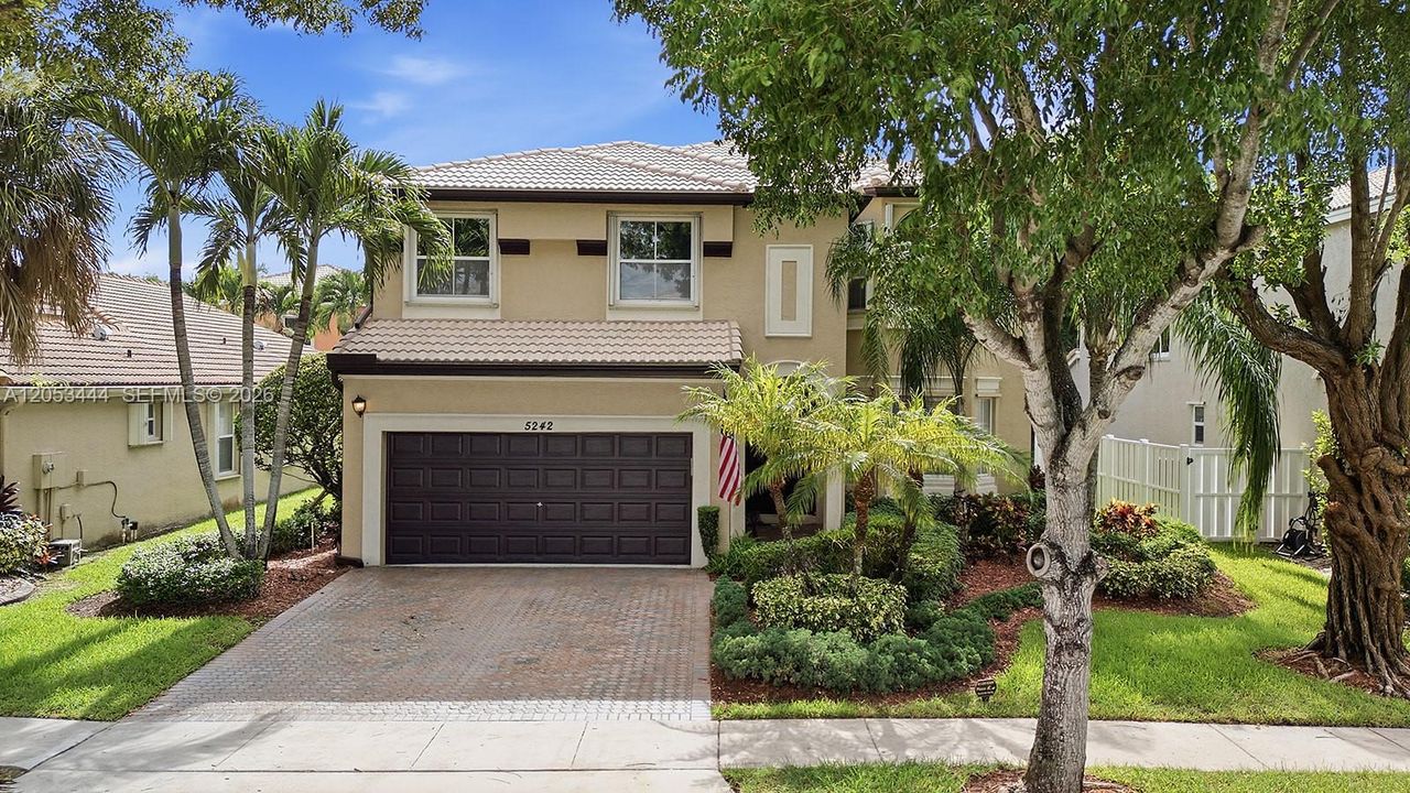 En Venta: $865,000 (4 camas, 2 baños, 3184 Pies cuadrados)