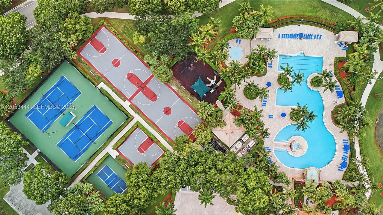 En Venta: $865,000 (4 camas, 2 baños, 3184 Pies cuadrados)