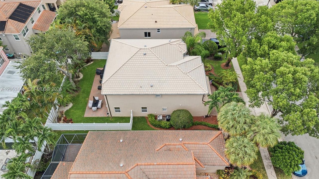 En Venta: $865,000 (4 camas, 2 baños, 3184 Pies cuadrados)