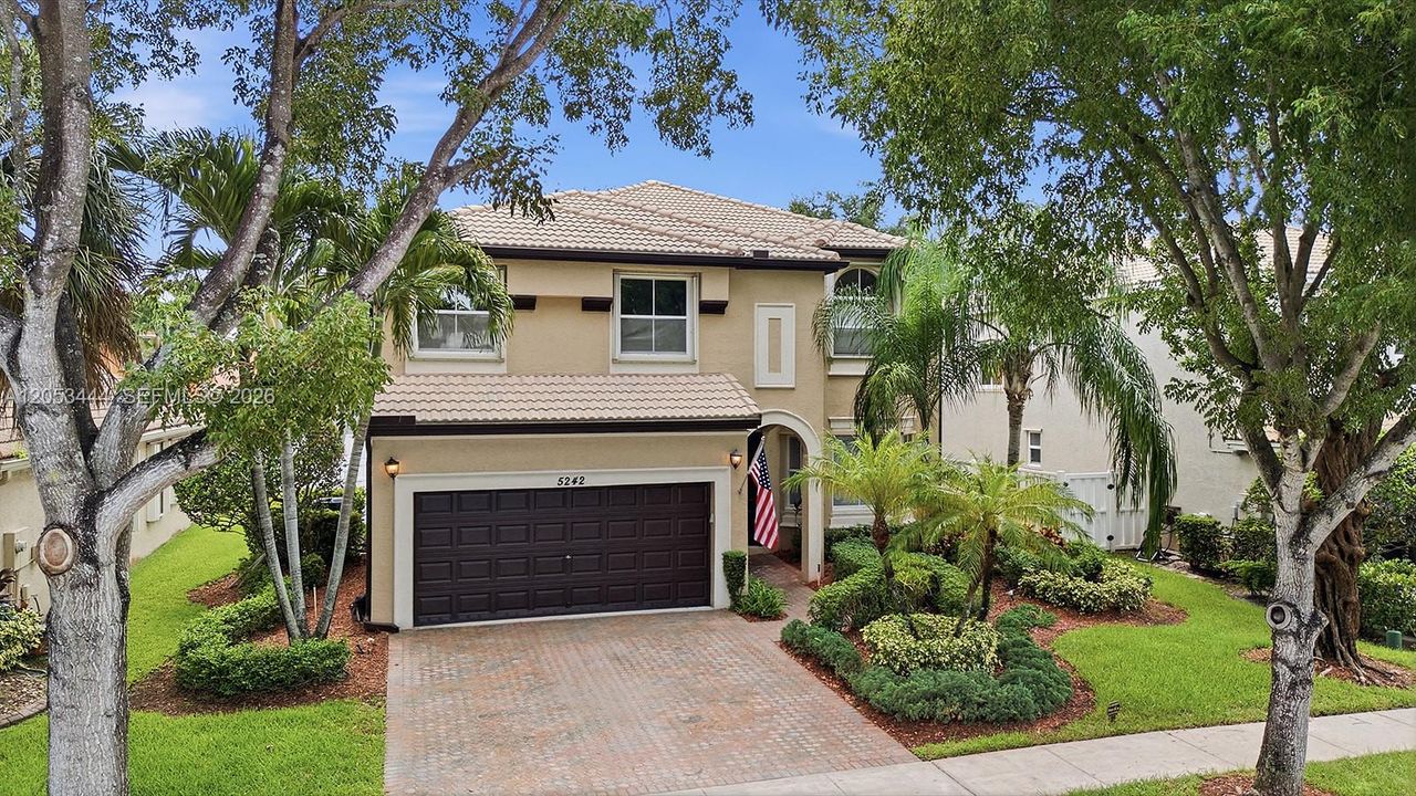 En Venta: $865,000 (4 camas, 2 baños, 3184 Pies cuadrados)
