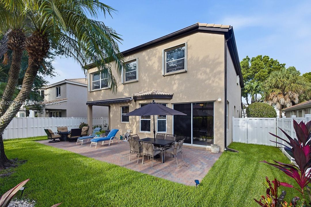 En Venta: $865,000 (4 camas, 2 baños, 3184 Pies cuadrados)