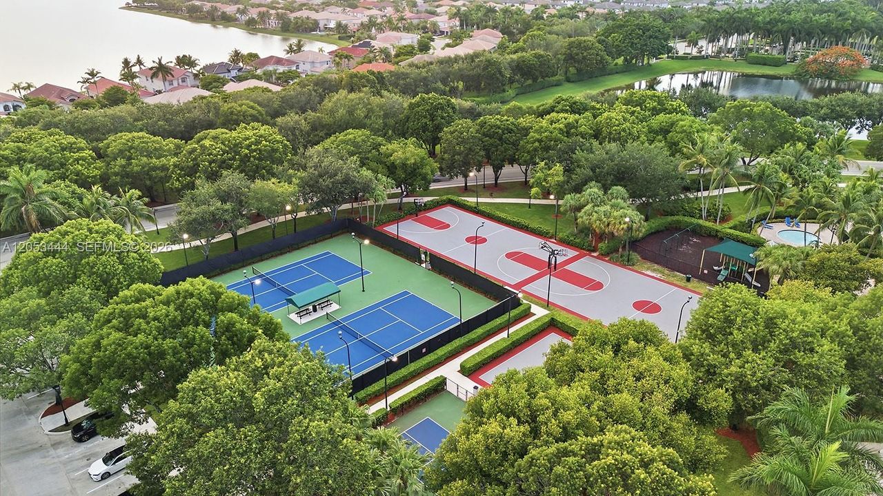 En Venta: $865,000 (4 camas, 2 baños, 3184 Pies cuadrados)
