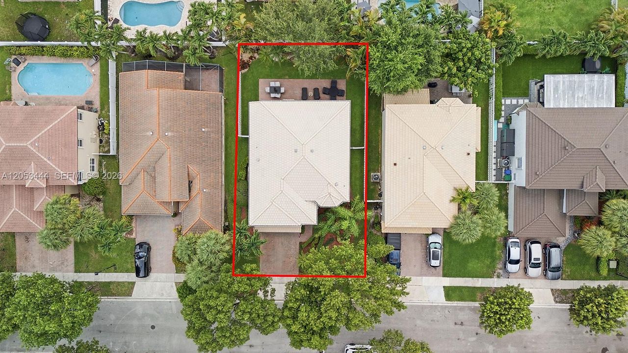 En Venta: $865,000 (4 camas, 2 baños, 3184 Pies cuadrados)