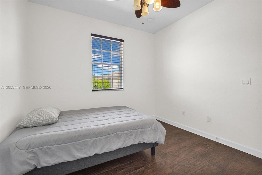 For Sale: $425,000 (3 beds, 2 baths, 1562 Square Feet)
