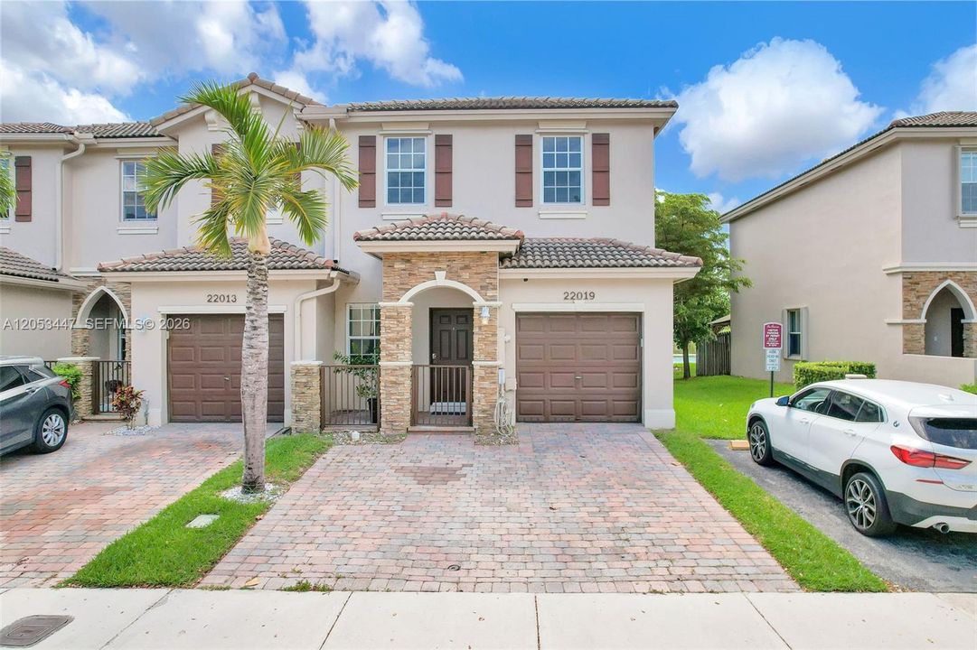 For Sale: $425,000 (3 beds, 2 baths, 1562 Square Feet)