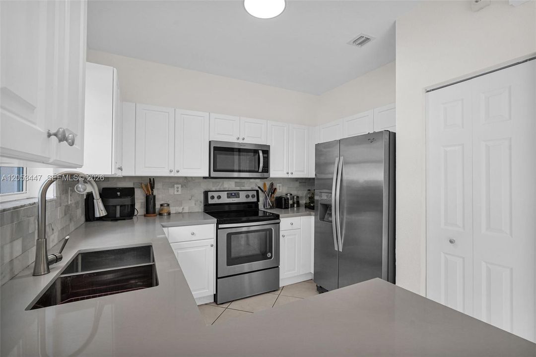 For Sale: $425,000 (3 beds, 2 baths, 1562 Square Feet)