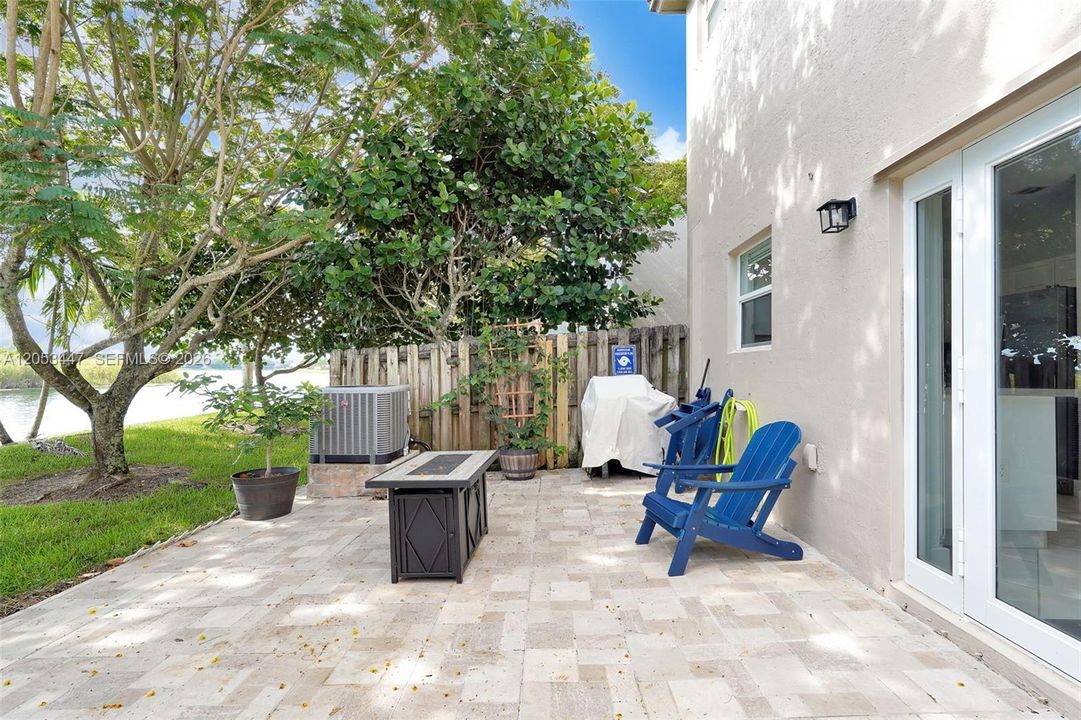 For Sale: $425,000 (3 beds, 2 baths, 1562 Square Feet)