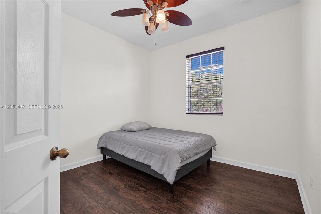 For Sale: $425,000 (3 beds, 2 baths, 1562 Square Feet)