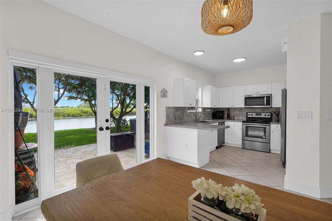 For Sale: $425,000 (3 beds, 2 baths, 1562 Square Feet)