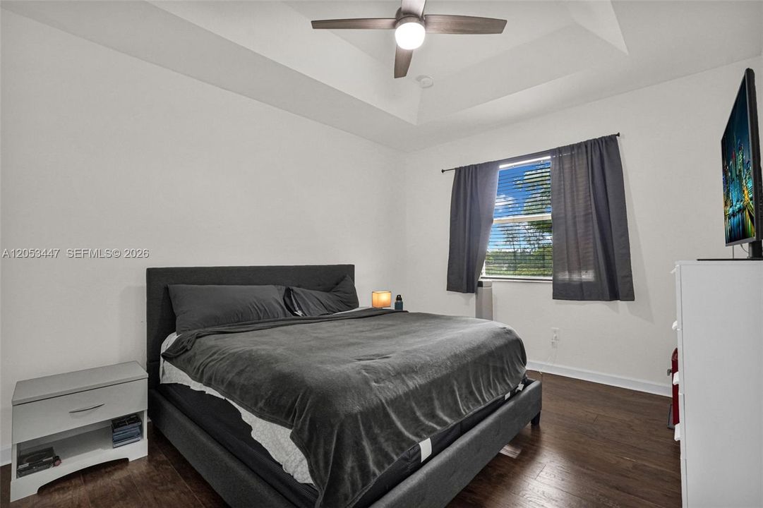 For Sale: $425,000 (3 beds, 2 baths, 1562 Square Feet)